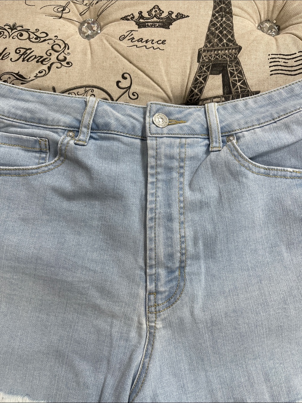 Forever 21  Frayed Hem Denim Shorts - Picture 4 of 8